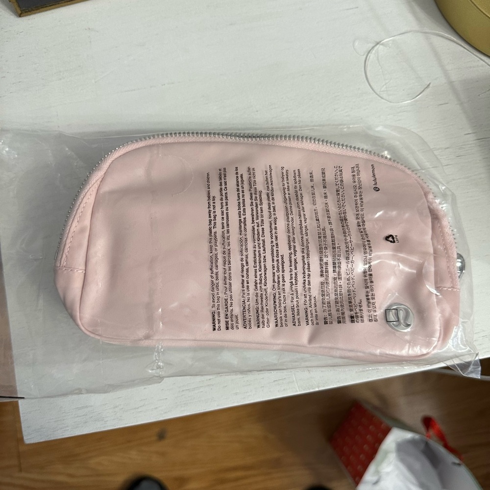 Link lululemon belt bag